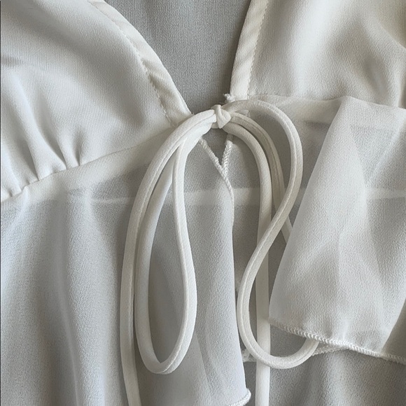 Flowy blouse with tie - Picture 3 of 3